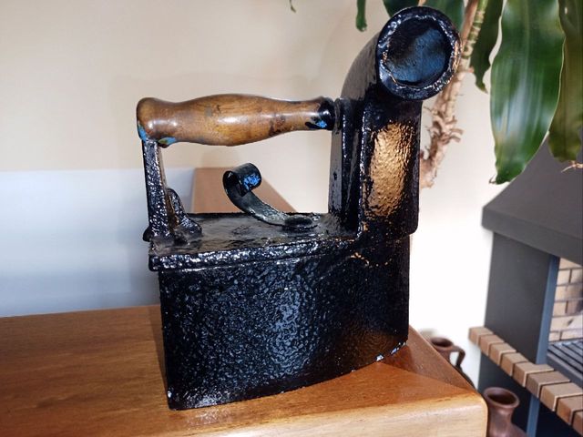 Plancha antigua carbón mango madera 100 años