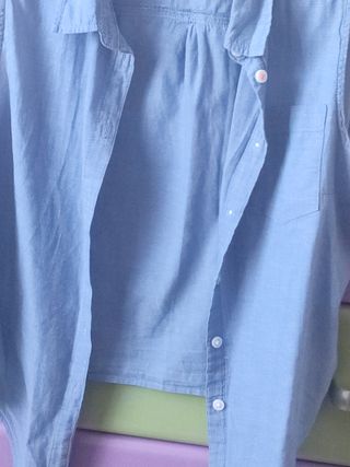 Blusa vaquera azul sin mangas