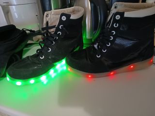 Scarpe donna nere con luci LED