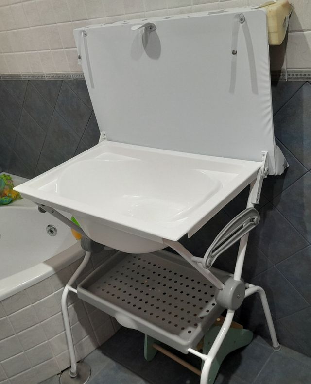 Cambiador bebé con bañera