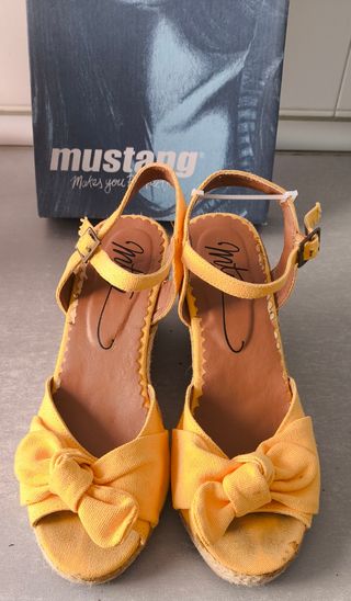 Sandalias Mustang amarillas nº39