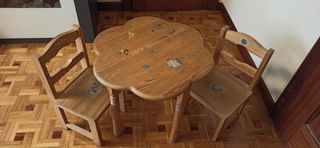 Mesa y 2 sillas infantiles de madera
