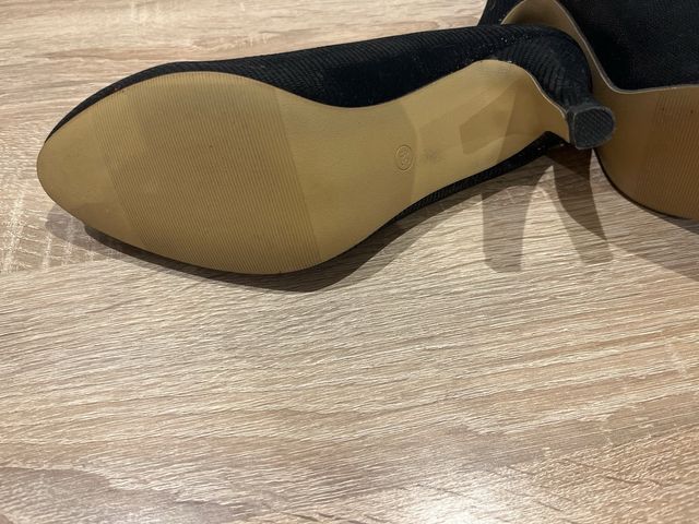 Salones negros brillantes talla 39