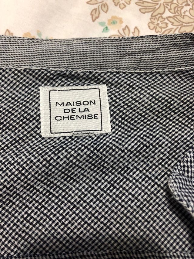 Camicia bianca e nera a quadri