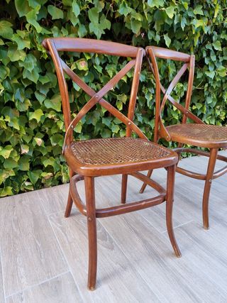 2 Sillas antiguas estilo Thonet (madera)
