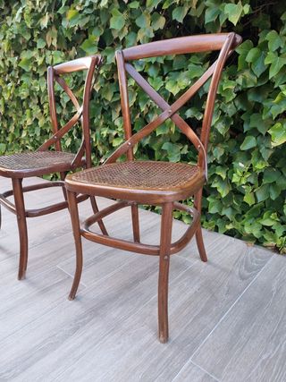 2 Sillas antiguas estilo Thonet (madera)
