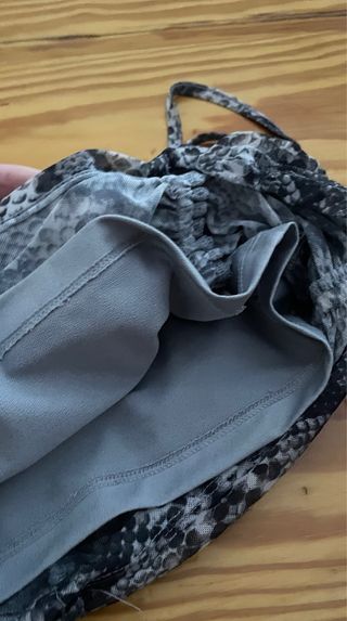 Blusa serpiente gris-negro