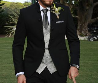 Traje de novio negro