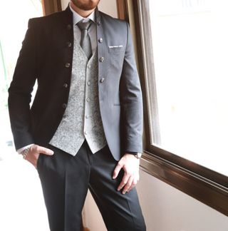 Traje de novio negro