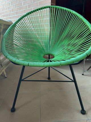 Silla de terraza verde y negra 