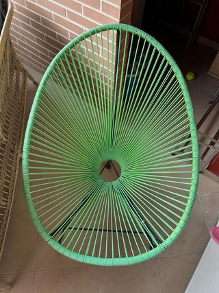 Silla de terraza verde y negra 
