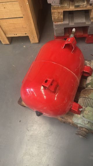 Bomba agua + depósito fibra+vaso expansor+control