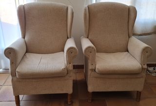2 Sillones orejeros beige