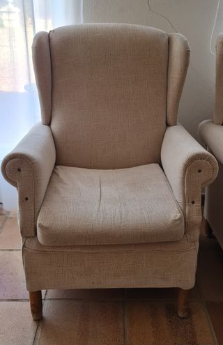 2 Sillones orejeros beige
