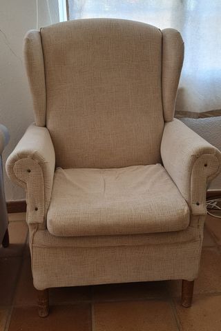 2 Sillones orejeros beige