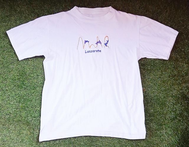 Camiseta Blanca NUEVA T.M 47x62cm