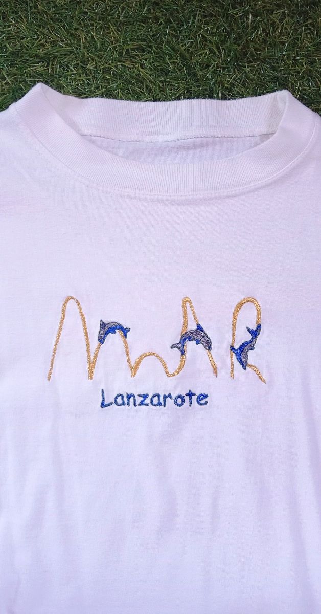 Camiseta Blanca NUEVA T.M 47x62cm