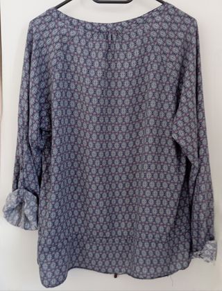 Blusa estampada azul y rosa manga larga