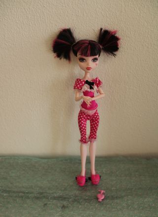 Monster High Draculaura Dead Tired
