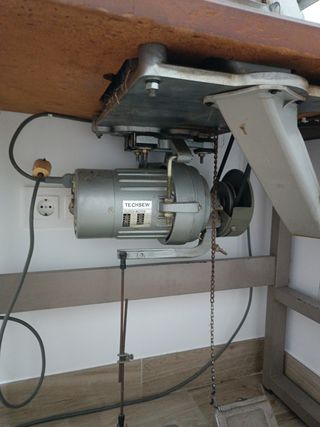 Remalladora industrial Brother 5 hilos