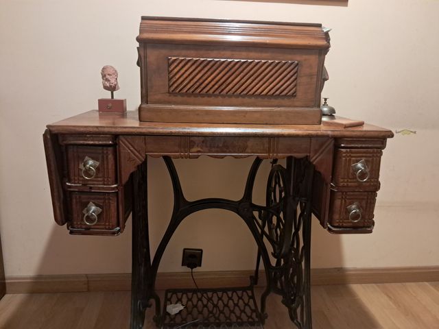 Máquina Coser Singer Antigua de Madera
