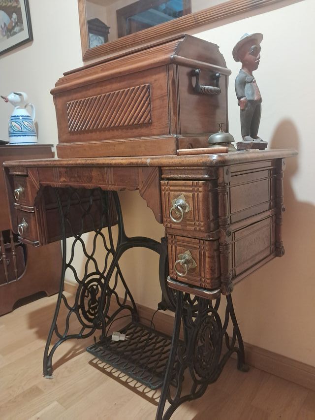 Máquina Coser Singer Antigua de Madera