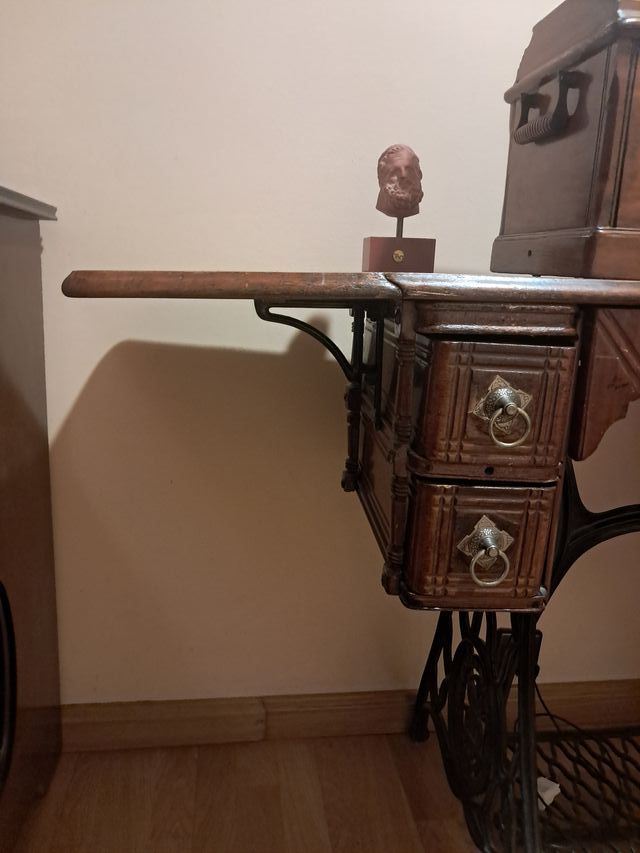 Máquina Coser Singer Antigua de Madera