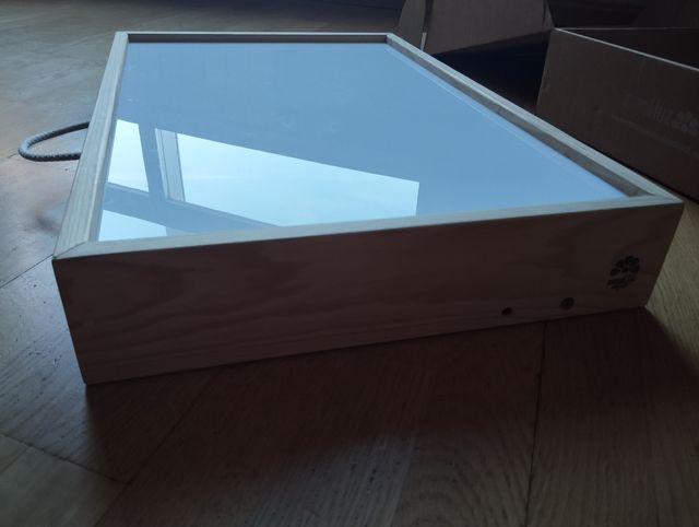 Caja de luz LED Mamaluz y accesorios.