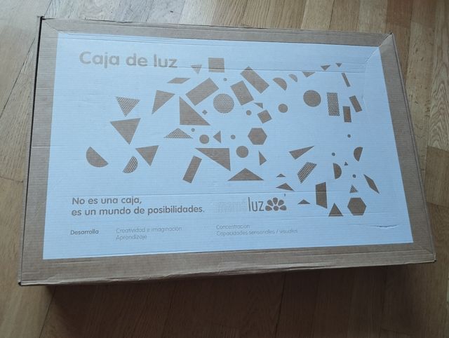 Caja de luz LED Mamaluz y accesorios.