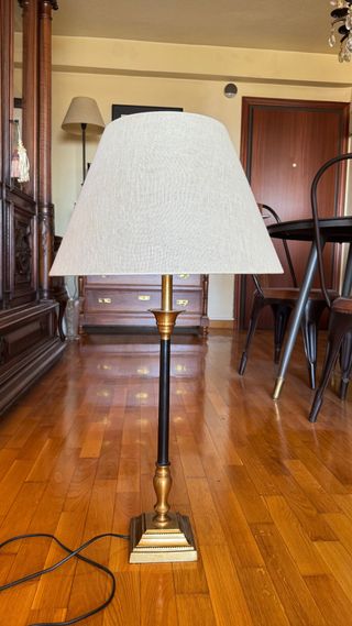 Lámpara mesa diseño - dorada y negra