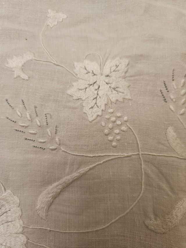 Humeral. Paño comunión: bordado hilo paño hombros.