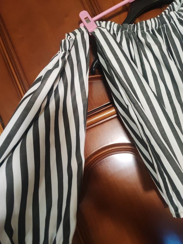 Top rayado blanco y negro