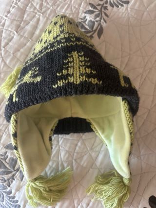Gorro tejido verde y negro