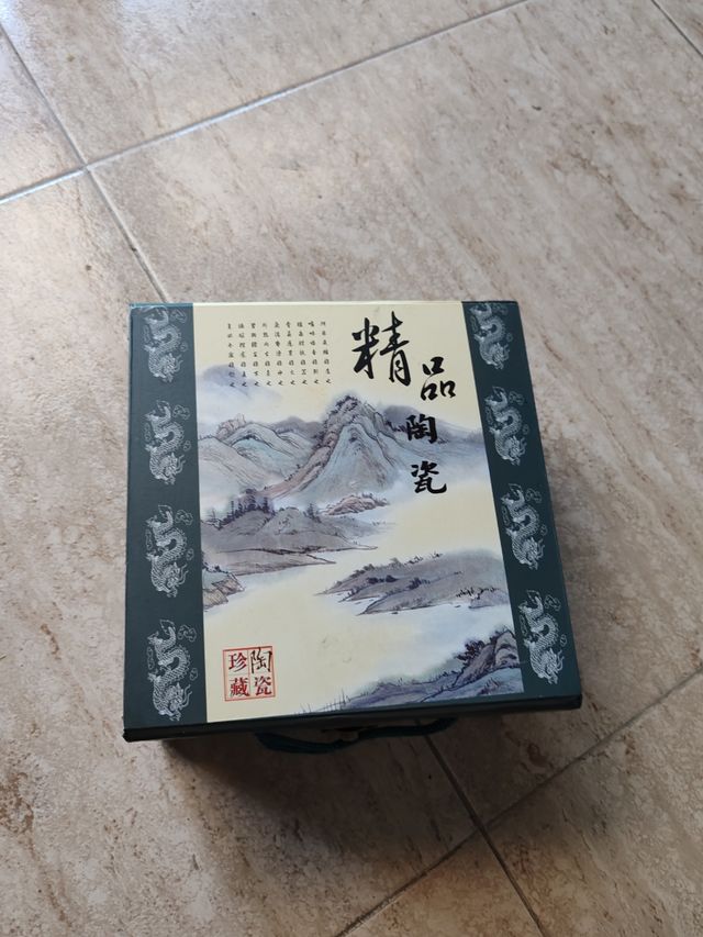 Juego té porcelana - 1 tetera + 4 tazas