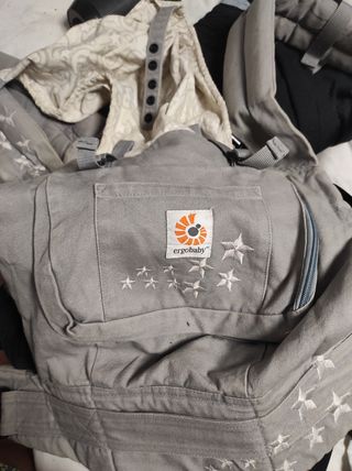 Mochila Ergobaby portabebés con reductor. 