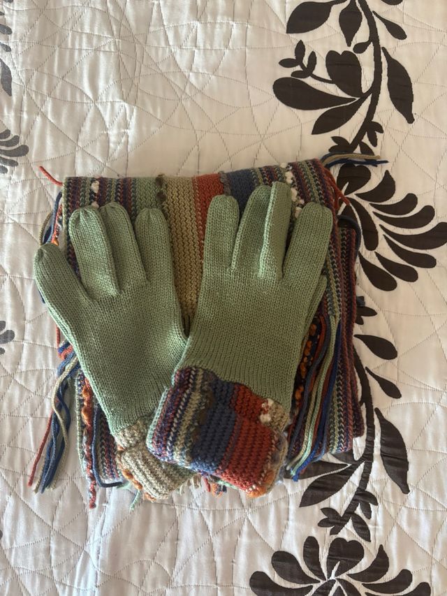 Bufanda y guantes - multicolor