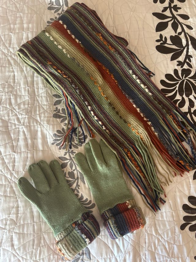 Bufanda y guantes - multicolor