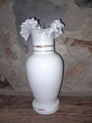 Jarrón antiguo opalina blanco-dorado 25cm altura 