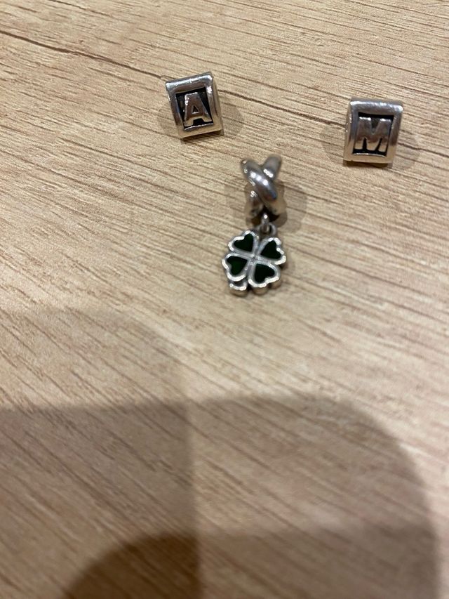 Charm Pandora letra A