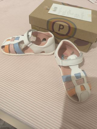 Sandalias niña de Pablosky.
