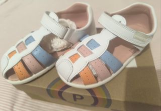 Sandalias niña de Pablosky.
