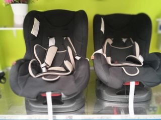 2 sillas coche bebé. juntas por 30€


