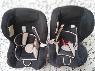 2 sillas coche bebé. juntas por 30€


