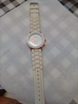 Reloj GENEVA blanco y dorado