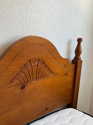 2 camas madera maciza + mesilla