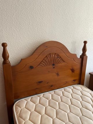 2 camas madera maciza + mesilla