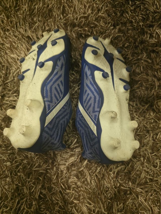 Chuteiras Decathlon - Tam. 34