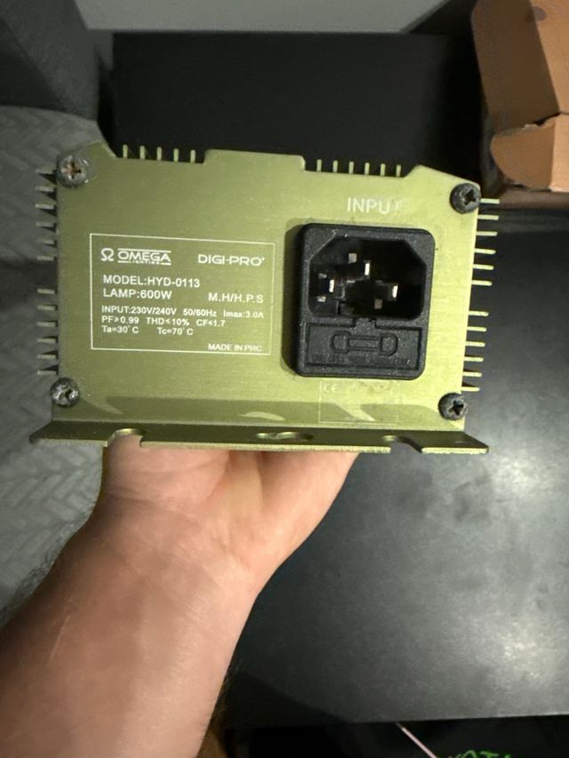 Balastro Omega Digi Pro 600W