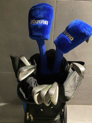 Bolsa palos golf Mizuno: 6 hierros, 2 maderas