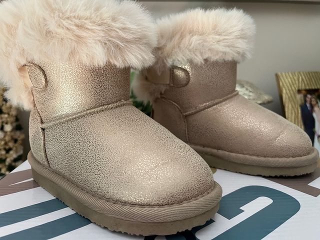 Botas Ugg con brillantes niña Talla 24.